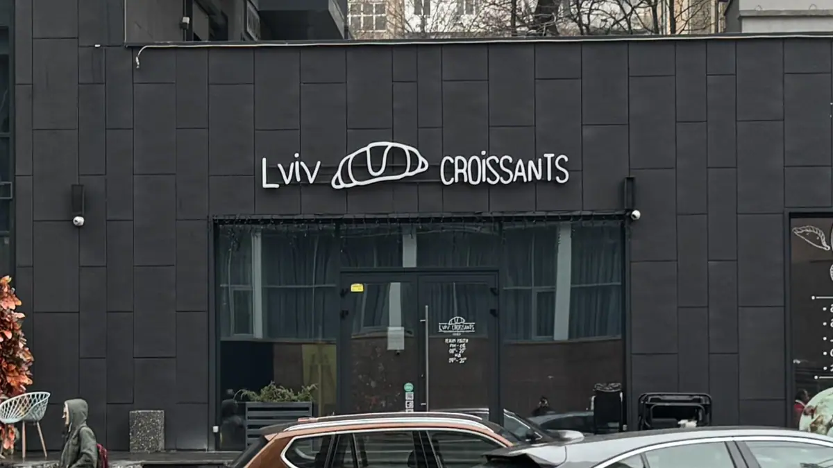 R Little – patisserie in Moffat town centre